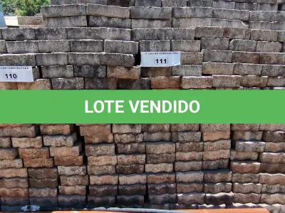 LOTE 111 - 01 LOTE COM APROXIMADAMENTE 500 BLOQUETES EM CONCRETO (NO ESTADO, NÃO SABEMOS SE FUNCIONA. LEILÃO NÃO TEM GARANTIA E NEM DEVOLUÇÃO).