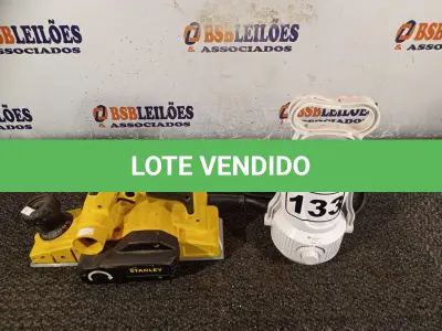 LOTE 133 - 01 PLAINA STANLEY 220V 750W E 01 LAMPIÃO DE ACAMPAMENTO. (NO ESTADO) ATENÇÃO! FAZER A VISITAÇÃO ANTES DE ARREMATAR, NÃO SABEMOS SE FUNCIONA. LEILÃO NÃO TEM GARANTIA E NEM DEVOLUÇÃO, SUJEITO A POSSÍVEIS AVARIAS VISÍVEIS/OCULTAS E/OU AUSÊNCIA DE COMPONENTES.