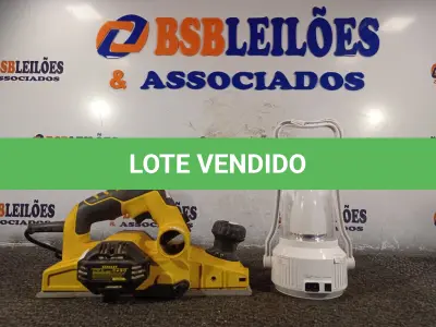 LOTE 133 - 01 PLAINA STANLEY 220V 750W E 01 LAMPIÃO DE ACAMPAMENTO. (NO ESTADO) ATENÇÃO! FAZER A VISITAÇÃO ANTES DE ARREMATAR, NÃO SABEMOS SE FUNCIONA. LEILÃO NÃO TEM GARANTIA E NEM DEVOLUÇÃO, SUJEITO A POSSÍVEIS AVARIAS VISÍVEIS/OCULTAS E/OU AUSÊNCIA DE COMPONENTES.