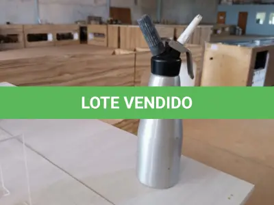 LOTE 008 - 01 SIFÃO DE INOX (GARRAFA PARA CHANTILY) DE 1 LITRO (NO ESTADO DE CONSERVAÇÃO QUE SE ENCONTRA, NÃO SABEMOS SE FUNCIONA. LEILÃO NÃO TEM GARANTIA E NEM DEVOLUÇÃO).