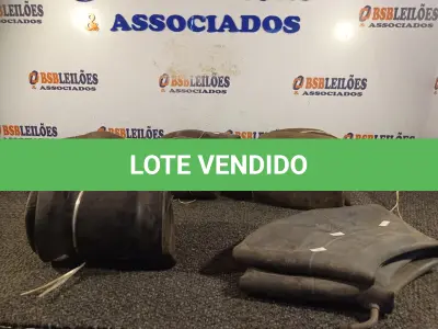 LOTE 105 - 04 CÂMARAS DE AR SENDO 03 NAS MEDIDAS 28-09-15, 01 NA MEDIDA 6-50-10 E 01 FITÃO. (NO ESTADO) ATENÇÃO! FAZER A VISITAÇÃO ANTES DE ARREMATAR, NÃO SABEMOS SE FUNCIONA. LEILÃO NÃO TEM GARANTIA E NEM DEVOLUÇÃO, SUJEITO A POSSÍVEIS AVARIAS VISÍVEIS/OCULTAS E/OU AUSÊNCIA DE COMPONENTES.