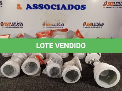 LOTE 173 - 11 LUMINÁRIAS DE SOBREPOR. (NO ESTADO) ATENÇÃO! FAZER A VISITAÇÃO ANTES DE ARREMATAR, NÃO SABEMOS SE FUNCIONA. LEILÃO NÃO TEM GARANTIA E NEM DEVOLUÇÃO, SUJEITO A POSSÍVEIS AVARIAS VISÍVEIS/OCULTAS E/OU AUSÊNCIA DE COMPONENTES.