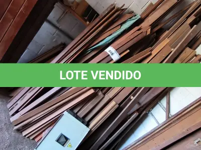 LOTE 026 - 01 LOTE COM PORTAIS EM MADEIRA E ALIZARES (NO ESTADO, NÃO SABEMOS SE FUNCIONA. LEILÃO NÃO TEM GARANTIA E NEM DEVOLUÇÃO).