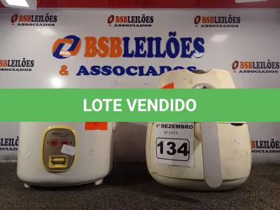 LOTE 134 - 01 AIR FRY E 01 PANELA ELÉTRICA DE FAZER ARROZ. (NO ESTADO) ATENÇÃO! FAZER A VISITAÇÃO ANTES DE ARREMATAR, NÃO SABEMOS SE FUNCIONA. LEILÃO NÃO TEM GARANTIA E NEM DEVOLUÇÃO, SUJEITO A POSSÍVEIS AVARIAS VISÍVEIS/OCULTAS E/OU AUSÊNCIA DE COMPONENTES.