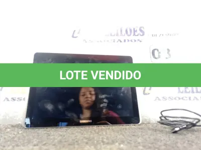 LOTE 031 - 01 TABLET SAMSUNG COM CABO. (NO ESTADO) ATENÇÃO! FAZER A VISITAÇÃO ANTES DE ARREMATAR, NÃO SABEMOS SE FUNCIONA. LEILÃO NÃO TEM GARANTIA E NEM DEVOLUÇÃO, SUJEITO A POSSÍVEIS AVARIAS VISÍVEIS/OCULTAS E/OU AUSÊNCIA DE COMPONENTES.