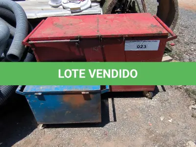 LOTE 023 - 02 BAÚS EM AÇO (NO ESTADO, NÃO SABEMOS SE FUNCIONA. LEILÃO NÃO TEM GARANTIA E NEM DEVOLUÇÃO).