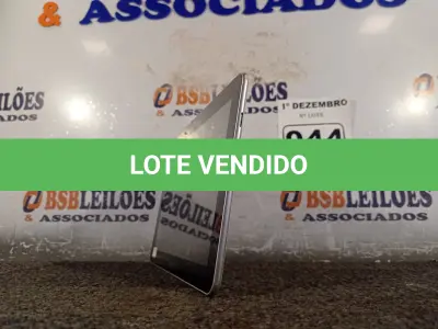 LOTE 044 - 01 TABLET SAMSUNG. (NO ESTADO) ATENÇÃO! FAZER A VISITAÇÃO ANTES DE ARREMATAR, NÃO SABEMOS SE FUNCIONA. LEILÃO NÃO TEM GARANTIA E NEM DEVOLUÇÃO, SUJEITO A POSSÍVEIS AVARIAS VISÍVEIS/OCULTAS E/OU AUSÊNCIA DE COMPONENTES.