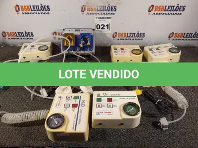 LOTE 021 - 01 BOMBA PARA DETERGENTE E 06 PAINÉIS DE OXIGÊNIO. (NO ESTADO) ATENÇÃO! FAZER A VISITAÇÃO ANTES DE ARREMATAR, NÃO SABEMOS SE FUNCIONA. LEILÃO NÃO TEM GARANTIA E NEM DEVOLUÇÃO, SUJEITO A POSSÍVEIS AVARIAS VISÍVEIS/OCULTAS E/OU AUSÊNCIA DE COMPONENTES.