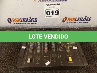 LOTE 019 - 01 MESA DE SOM WATTISOM MODELO MXM4. (NO ESTADO) ATENÇÃO! FAZER A VISITAÇÃO ANTES DE ARREMATAR, NÃO SABEMOS SE FUNCIONA. LEILÃO NÃO TEM GARANTIA E NEM DEVOLUÇÃO, SUJEITO A POSSÍVEIS AVARIAS VISÍVEIS/OCULTAS E/OU AUSÊNCIA DE COMPONENTES.