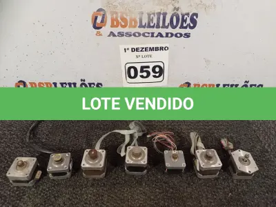 LOTE 059 - 07 MOTORES DE PASSO. (NO ESTADO) ATENÇÃO! FAZER A VISITAÇÃO ANTES DE ARREMATAR, NÃO SABEMOS SE FUNCIONA. LEILÃO NÃO TEM GARANTIA E NEM DEVOLUÇÃO, SUJEITO A POSSÍVEIS AVARIAS VISÍVEIS/OCULTAS E/OU AUSÊNCIA DE COMPONENTES.