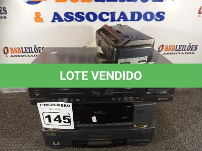 LOTE 145 - 01 STÉREO DUPLO DECK, 02 VIDEOCASSETES E 01 RADIO. (NO ESTADO) ATENÇÃO! FAZER A VISITAÇÃO ANTES DE ARREMATAR, NÃO SABEMOS SE FUNCIONA. LEILÃO NÃO TEM GARANTIA E NEM DEVOLUÇÃO, SUJEITO A POSSÍVEIS AVARIAS VISÍVEIS/OCULTAS E/OU AUSÊNCIA DE COMPONENTES.