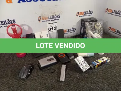 LOTE 012 - 01 LOTE COM VÁRIOS CARREGADORES PORTÁTEIS E ELETRÔNICOS DIVERSOS. (NO ESTADO) ATENÇÃO! FAZER A VISITAÇÃO ANTES DE ARREMATAR, NÃO SABEMOS SE FUNCIONA. LEILÃO NÃO TEM GARANTIA E NEM DEVOLUÇÃO, SUJEITO A POSSÍVEIS AVARIAS VISÍVEIS/OCULTAS E/OU AUSÊNCIA DE COMPONENTES.