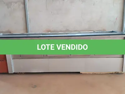 LOTE 018 - 01 BALCÃO REFRIGERADO 4 PORTAS C/ PISTA FRIA, ESTRUTURA DE VIDROS P/ SALADAS (NO ESTADO, NÃO SABEMOS SE FUNCIONA. LEILÃO NÃO TEM GARANTIA E NEM DEVOLUÇÃO).