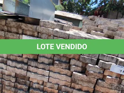 LOTE 109 - 01 LOTE COM APROXIMADAMENTE 500 BLOQUETES EM CONCRETO (NO ESTADO, NÃO SABEMOS SE FUNCIONA. LEILÃO NÃO TEM GARANTIA E NEM DEVOLUÇÃO).