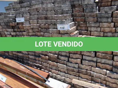LOTE 112 - 01 LOTE COM APROXIMADAMENTE 500 BLOQUETES EM CONCRETO (NO ESTADO, NÃO SABEMOS SE FUNCIONA. LEILÃO NÃO TEM GARANTIA E NEM DEVOLUÇÃO).