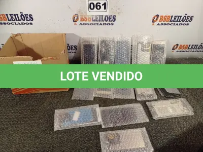 LOTE 061 - 01 LOTE COM VÁRIAS TELAS PARA CELULAR MOTOROLA. (NO ESTADO) ATENÇÃO! FAZER A VISITAÇÃO ANTES DE ARREMATAR, NÃO SABEMOS SE FUNCIONA. LEILÃO NÃO TEM GARANTIA E NEM DEVOLUÇÃO, SUJEITO A POSSÍVEIS AVARIAS VISÍVEIS/OCULTAS E/OU AUSÊNCIA DE COMPONENTES.