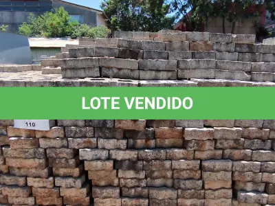LOTE 111 - 01 LOTE COM APROXIMADAMENTE 500 BLOQUETES EM CONCRETO (NO ESTADO, NÃO SABEMOS SE FUNCIONA. LEILÃO NÃO TEM GARANTIA E NEM DEVOLUÇÃO).