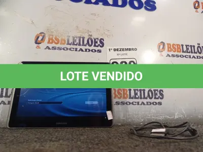 LOTE 029 - 01 TABLET SAMSUNG COM CABO. (NO ESTADO) ATENÇÃO! FAZER A VISITAÇÃO ANTES DE ARREMATAR, NÃO SABEMOS SE FUNCIONA. LEILÃO NÃO TEM GARANTIA E NEM DEVOLUÇÃO, SUJEITO A POSSÍVEIS AVARIAS VISÍVEIS/OCULTAS E/OU AUSÊNCIA DE COMPONENTES.
