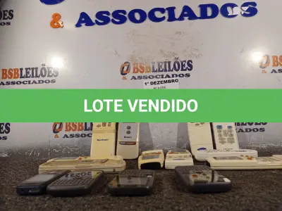 LOTE 075 - 01 LOTE COM VÁRIOS CONTROLE REMOTO PARA AR CONDICIONADO. (NO ESTADO) ATENÇÃO! FAZER A VISITAÇÃO ANTES DE ARREMATAR, NÃO SABEMOS SE FUNCIONA. LEILÃO NÃO TEM GARANTIA E NEM DEVOLUÇÃO, SUJEITO A POSSÍVEIS AVARIAS VISÍVEIS/OCULTAS E/OU AUSÊNCIA DE COMPONENTES.