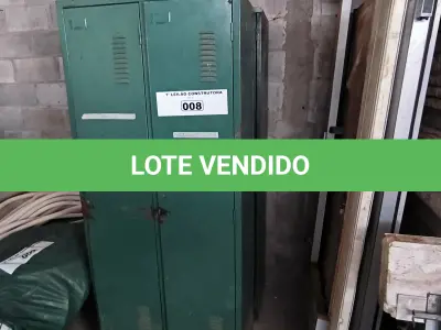 LOTE 008 - 02 ARMÁRIOS ROUPEIROS EM AÇO (NO ESTADO, NÃO SABEMOS SE FUNCIONA. LEILÃO NÃO TEM GARANTIA E NEM DEVOLUÇÃO).