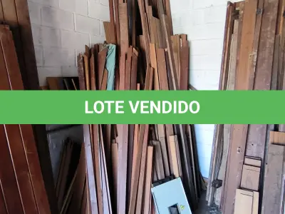 LOTE 026 - 01 LOTE COM PORTAIS EM MADEIRA E ALIZARES (NO ESTADO, NÃO SABEMOS SE FUNCIONA. LEILÃO NÃO TEM GARANTIA E NEM DEVOLUÇÃO).
