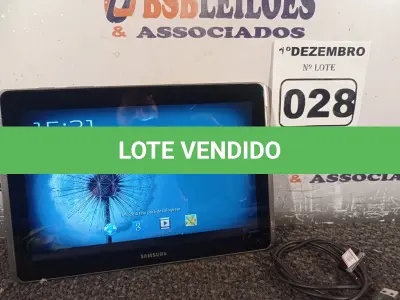 LOTE 028 - 01 TABLET SAMSUNG COM CABO. (NO ESTADO) ATENÇÃO! FAZER A VISITAÇÃO ANTES DE ARREMATAR, NÃO SABEMOS SE FUNCIONA. LEILÃO NÃO TEM GARANTIA E NEM DEVOLUÇÃO, SUJEITO A POSSÍVEIS AVARIAS VISÍVEIS/OCULTAS E/OU AUSÊNCIA DE COMPONENTES.