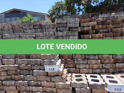 LOTE 112 - 01 LOTE COM APROXIMADAMENTE 500 BLOQUETES EM CONCRETO (NO ESTADO, NÃO SABEMOS SE FUNCIONA. LEILÃO NÃO TEM GARANTIA E NEM DEVOLUÇÃO).