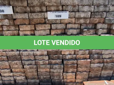 LOTE 109 - 01 LOTE COM APROXIMADAMENTE 500 BLOQUETES EM CONCRETO (NO ESTADO, NÃO SABEMOS SE FUNCIONA. LEILÃO NÃO TEM GARANTIA E NEM DEVOLUÇÃO).