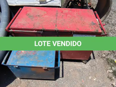LOTE 023 - 02 BAÚS EM AÇO (NO ESTADO, NÃO SABEMOS SE FUNCIONA. LEILÃO NÃO TEM GARANTIA E NEM DEVOLUÇÃO).