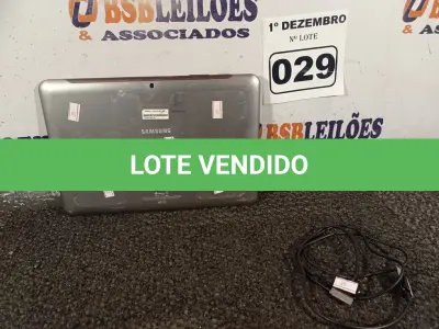LOTE 029 - 01 TABLET SAMSUNG COM CABO. (NO ESTADO) ATENÇÃO! FAZER A VISITAÇÃO ANTES DE ARREMATAR, NÃO SABEMOS SE FUNCIONA. LEILÃO NÃO TEM GARANTIA E NEM DEVOLUÇÃO, SUJEITO A POSSÍVEIS AVARIAS VISÍVEIS/OCULTAS E/OU AUSÊNCIA DE COMPONENTES.