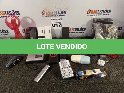 LOTE 012 - 01 LOTE COM VÁRIOS CARREGADORES PORTÁTEIS E ELETRÔNICOS DIVERSOS. (NO ESTADO) ATENÇÃO! FAZER A VISITAÇÃO ANTES DE ARREMATAR, NÃO SABEMOS SE FUNCIONA. LEILÃO NÃO TEM GARANTIA E NEM DEVOLUÇÃO, SUJEITO A POSSÍVEIS AVARIAS VISÍVEIS/OCULTAS E/OU AUSÊNCIA DE COMPONENTES.