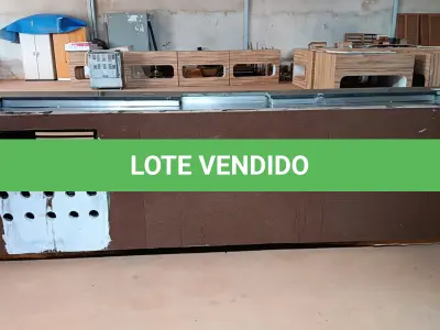 LOTE 018 - 01 BALCÃO REFRIGERADO 4 PORTAS C/ PISTA FRIA, ESTRUTURA DE VIDROS P/ SALADAS (NO ESTADO, NÃO SABEMOS SE FUNCIONA. LEILÃO NÃO TEM GARANTIA E NEM DEVOLUÇÃO).