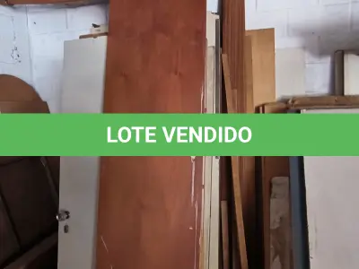LOTE 030 - 01 LOTE COM PORTAS EM MADEIRAS DIVERSOS TAMANHOS (NO ESTADO, NÃO SABEMOS SE FUNCIONA. LEILÃO NÃO TEM GARANTIA E NEM DEVOLUÇÃO).