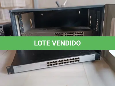 LOTE 006 - 02 SWITCHS PARA REDE DE COMPUTADOR E UM MINI RACK PARA SWITCH.(NO ESTADO DE CONSERVAÇÃO QUE SE ENCONTRAM, NÃO SABEMOS SE FUNCIONAM. LEILÃO NÃO TEM GARANTIA E NEM DEVOLUÇÃO).