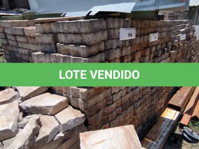 LOTE 109 - 01 LOTE COM APROXIMADAMENTE 500 BLOQUETES EM CONCRETO (NO ESTADO, NÃO SABEMOS SE FUNCIONA. LEILÃO NÃO TEM GARANTIA E NEM DEVOLUÇÃO).