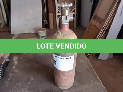 LOTE 116 - 01 CILINDRO DE GÁS ARGÔNIO VAZIO PEQUENO (NO ESTADO, NÃO SABEMOS SE FUNCIONA. LEILÃO NÃO TEM GARANTIA E NEM DEVOLUÇÃO).