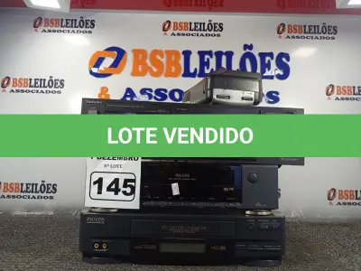 LOTE 145 - 01 STÉREO DUPLO DECK, 02 VIDEOCASSETES E 01 RADIO. (NO ESTADO) ATENÇÃO! FAZER A VISITAÇÃO ANTES DE ARREMATAR, NÃO SABEMOS SE FUNCIONA. LEILÃO NÃO TEM GARANTIA E NEM DEVOLUÇÃO, SUJEITO A POSSÍVEIS AVARIAS VISÍVEIS/OCULTAS E/OU AUSÊNCIA DE COMPONENTES.