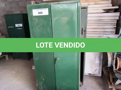 LOTE 005 - 01 ARMÁRIO 02 PORTAS E 01 ARMÁRIO ROUPEIRO INCOMPLETO (NO ESTADO, NÃO SABEMOS SE FUNCIONA. LEILÃO NÃO TEM GARANTIA E NEM DEVOLUÇÃO).