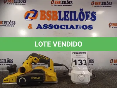 LOTE 133 - 01 PLAINA STANLEY 220V 750W E 01 LAMPIÃO DE ACAMPAMENTO. (NO ESTADO) ATENÇÃO! FAZER A VISITAÇÃO ANTES DE ARREMATAR, NÃO SABEMOS SE FUNCIONA. LEILÃO NÃO TEM GARANTIA E NEM DEVOLUÇÃO, SUJEITO A POSSÍVEIS AVARIAS VISÍVEIS/OCULTAS E/OU AUSÊNCIA DE COMPONENTES.