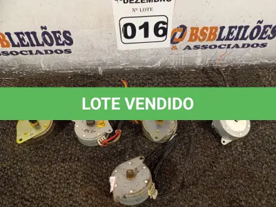 LOTE 016 - 05 MOTORES DE PASSO. (NO ESTADO) ATENÇÃO! FAZER A VISITAÇÃO ANTES DE ARREMATAR, NÃO SABEMOS SE FUNCIONA. LEILÃO NÃO TEM GARANTIA E NEM DEVOLUÇÃO, SUJEITO A POSSÍVEIS AVARIAS VISÍVEIS/OCULTAS E/OU AUSÊNCIA DE COMPONENTES.