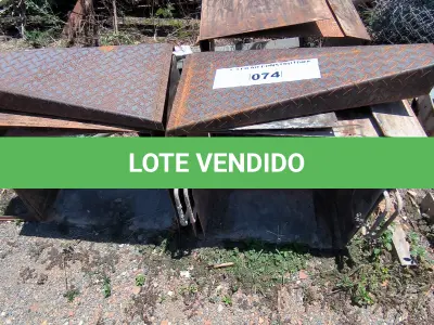 LOTE 074 - 01 LOTE COM FORMAS EM FERRO QUADRADAS PARA SAPATAS E DEGRAUS PARA ESCADA (NO ESTADO, NÃO SABEMOS SE FUNCIONA. LEILÃO NÃO TEM GARANTIA E NEM DEVOLUÇÃO).