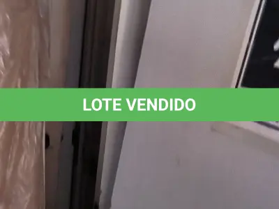 LOTE 033 - 01 LOTE COM PORTAS EM MADEIRAS DIVERSAS (NO ESTADO, NÃO SABEMOS SE FUNCIONA. LEILÃO NÃO TEM GARANTIA E NEM DEVOLUÇÃO).