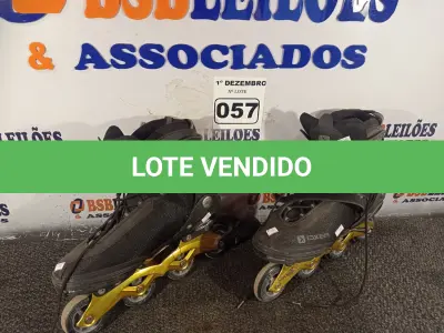 LOTE 057 - 01 PAR DE PATINS. (NO ESTADO) ATENÇÃO! FAZER A VISITAÇÃO ANTES DE ARREMATAR, NÃO SABEMOS SE FUNCIONA. LEILÃO NÃO TEM GARANTIA E NEM DEVOLUÇÃO, SUJEITO A POSSÍVEIS AVARIAS VISÍVEIS/OCULTAS E/OU AUSÊNCIA DE COMPONENTES.