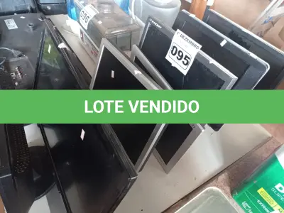 LOTE 095 - 07 MONITORES MARCAS E MODELOS DIVERSOS PARA RETIRADA DE PEÇAS. (NO ESTADO) ATENÇÃO! FAZER A VISITAÇÃO ANTES DE ARREMATAR, NÃO SABEMOS SE FUNCIONA. LEILÃO NÃO TEM GARANTIA E NEM DEVOLUÇÃO, SUJEITO A POSSÍVEIS AVARIAS VISÍVEIS/OCULTAS E/OU AUSÊNCIA DE COMPONENTES.