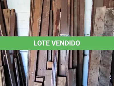 LOTE 027 - 01 LOTE COM PORTAIS EM MADEIRA (NO ESTADO, NÃO SABEMOS SE FUNCIONA. LEILÃO NÃO TEM GARANTIA E NEM DEVOLUÇÃO).
