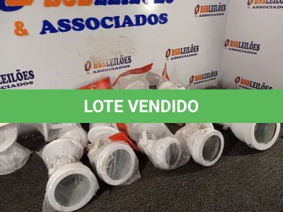 LOTE 173 - 11 LUMINÁRIAS DE SOBREPOR. (NO ESTADO) ATENÇÃO! FAZER A VISITAÇÃO ANTES DE ARREMATAR, NÃO SABEMOS SE FUNCIONA. LEILÃO NÃO TEM GARANTIA E NEM DEVOLUÇÃO, SUJEITO A POSSÍVEIS AVARIAS VISÍVEIS/OCULTAS E/OU AUSÊNCIA DE COMPONENTES.