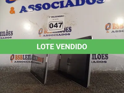 LOTE 047 - 02 TABLET SAMSUNG. (NO ESTADO) ATENÇÃO! FAZER A VISITAÇÃO ANTES DE ARREMATAR, NÃO SABEMOS SE FUNCIONA. LEILÃO NÃO TEM GARANTIA E NEM DEVOLUÇÃO, SUJEITO A POSSÍVEIS AVARIAS VISÍVEIS/OCULTAS E/OU AUSÊNCIA DE COMPONENTES.