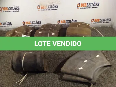 LOTE 105 - 04 CÂMARAS DE AR SENDO 03 NAS MEDIDAS 28-09-15, 01 NA MEDIDA 6-50-10 E 01 FITÃO. (NO ESTADO) ATENÇÃO! FAZER A VISITAÇÃO ANTES DE ARREMATAR, NÃO SABEMOS SE FUNCIONA. LEILÃO NÃO TEM GARANTIA E NEM DEVOLUÇÃO, SUJEITO A POSSÍVEIS AVARIAS VISÍVEIS/OCULTAS E/OU AUSÊNCIA DE COMPONENTES.