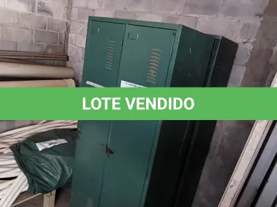 LOTE 008 - 02 ARMÁRIOS ROUPEIROS EM AÇO (NO ESTADO, NÃO SABEMOS SE FUNCIONA. LEILÃO NÃO TEM GARANTIA E NEM DEVOLUÇÃO).