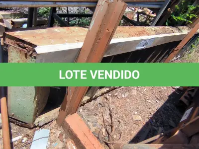 LOTE 068 - 01 ESCADA EM FERRO (NO ESTADO, NÃO SABEMOS SE FUNCIONA. LEILÃO NÃO TEM GARANTIA E NEM DEVOLUÇÃO).